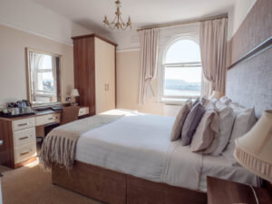 Elm Tree Hotel guest bedroom