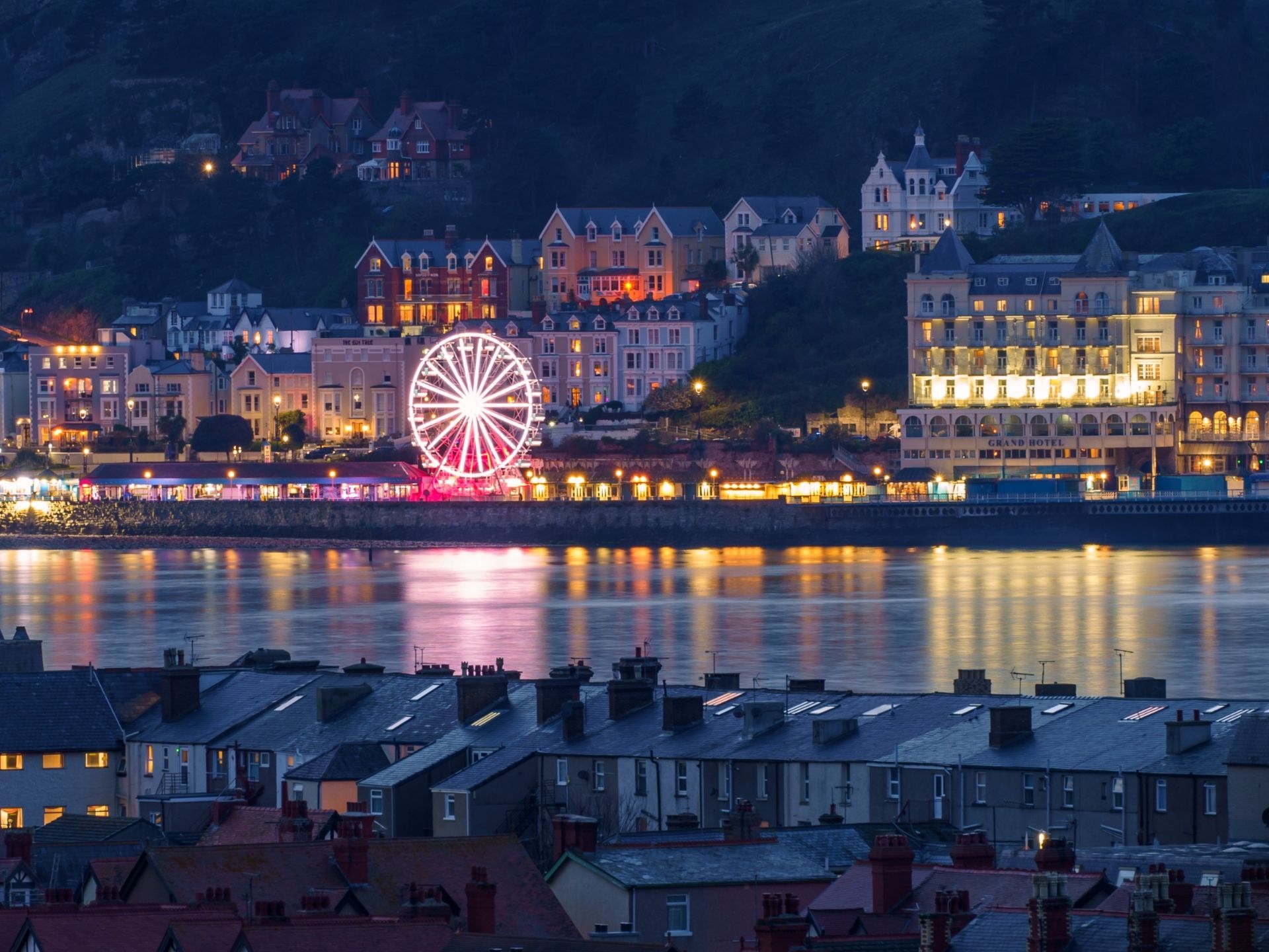 llandudno seafront (1920 x 1440 px) (1) Seafront Hotel Llandudno